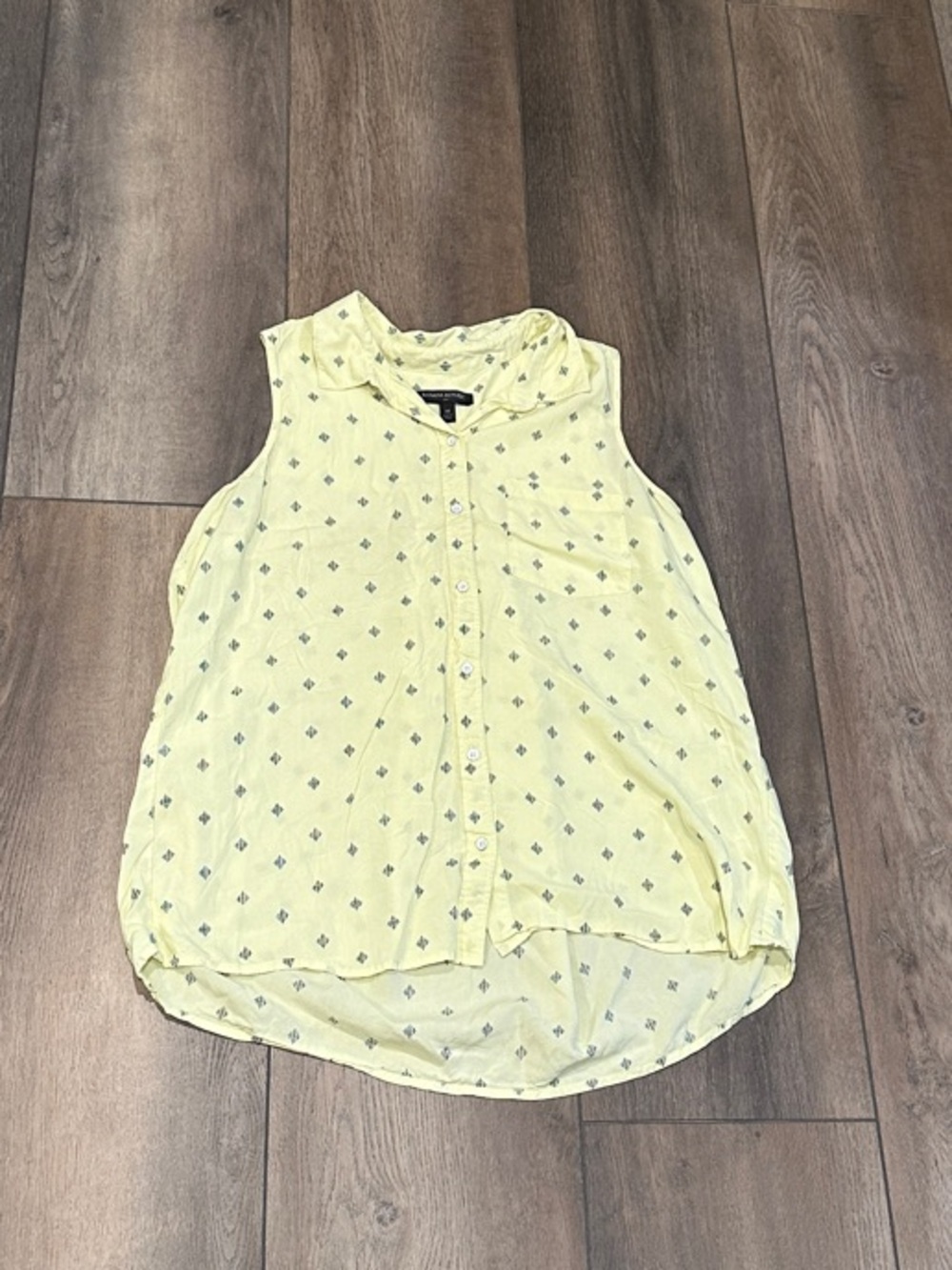 Banana Republic Yellow Sleeveless Button-Front Top with Subtle Blue Print